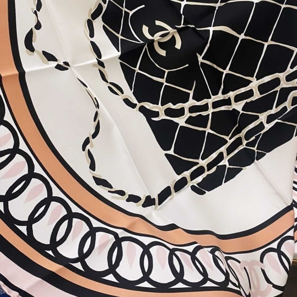 Sold‼️🌟Host Pick🌟Chanel scarf size 90×90cm(in) - Picture 6 of 11